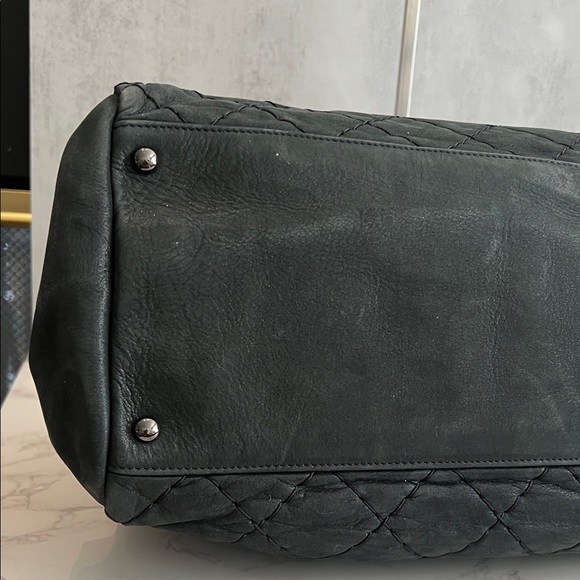 CHANEL Just Mademoiselle Tote Bag Black Iridescent Quilted Leather - Picture 11 of 15